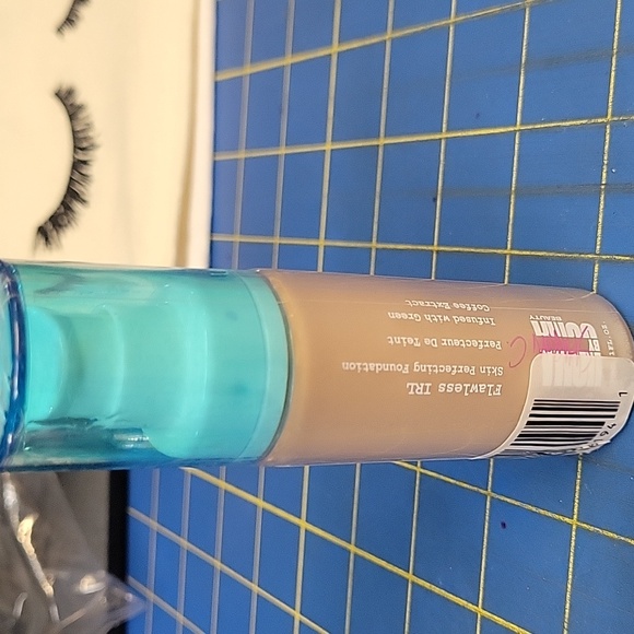 UOMA Flawless IRL Foundation - Fair Lady 30ml New Sealed Bottle - Picture 1 of 3